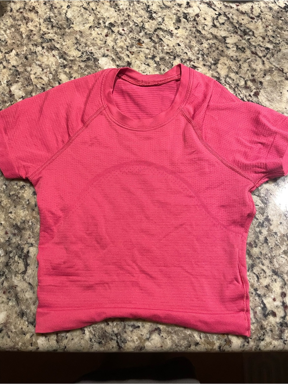 Woman's Lulu pink cropped swiftly tech